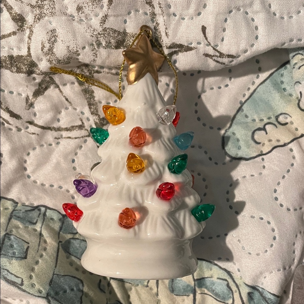 Vintage Style Christmas Tree Ornament with Multicolor Lights